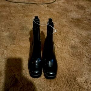 Size 9.5 brand new boots name
Brand circus